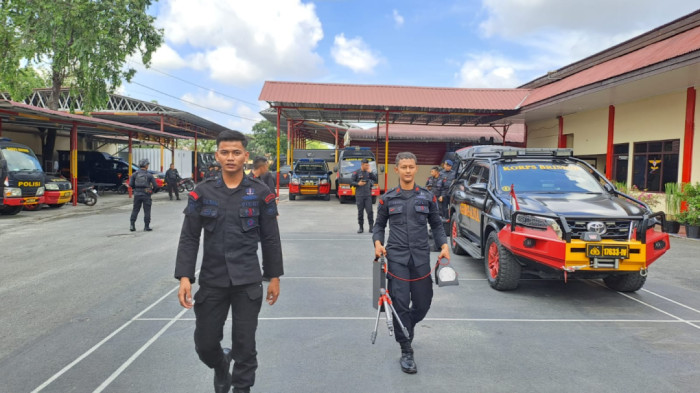 Jibom Brimob Polda Riau Patroli dan Antisipasi Ancaman Bom Di Objek Vital Pelaksanaan Pemilu 2024