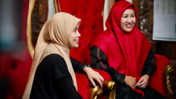 Sambangi Ponpes Roudlotus Saidiyyah di Sukorejo, Siti Atikoh: Nyai Um Faizah Sahabat Lama Saya