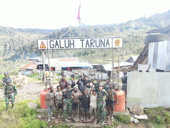 Gapura Pos Satgas Yonif Raider 321/GT/13/1 Kostrad di Nduga Papua Tiba-Tiba Diserbu Warga!
