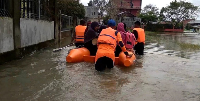 Banjir Tak Kunjung Surut di Pidie, Tim Gabungan Basarnas Ikut Turun Tangan