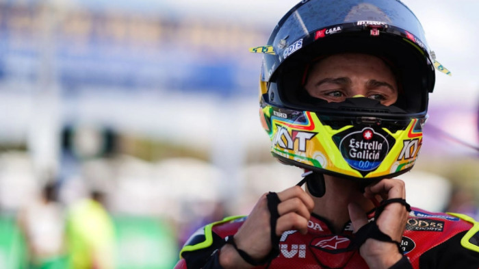 Racer Diogo Moreira Appears Unique with Batik-Motif Helmet at Indonesian GP