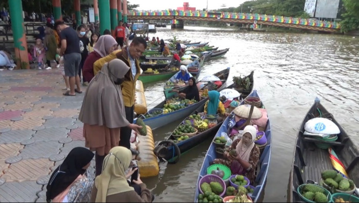Nikmatnya Berwisata di Pasar Terapung Siring Tendean Banjarmasin