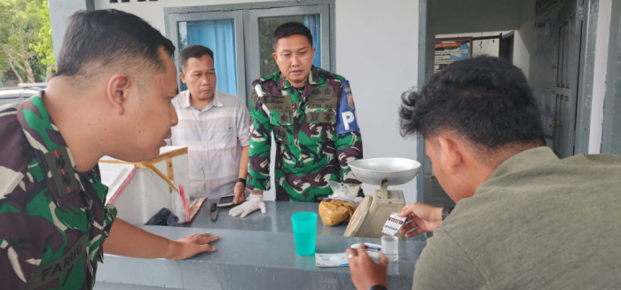TNI AL Paket Narkoba Diduga Jenis Sabu-Sabu di Pelabuhan Dabo