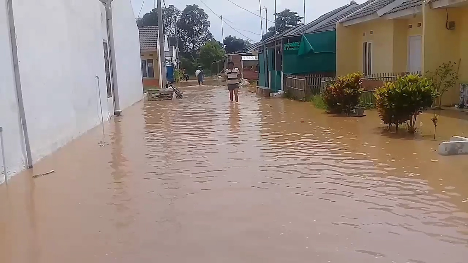 Tanggul Kali Cijengkol Subang Jebol, Ratusan Rumah Terendam