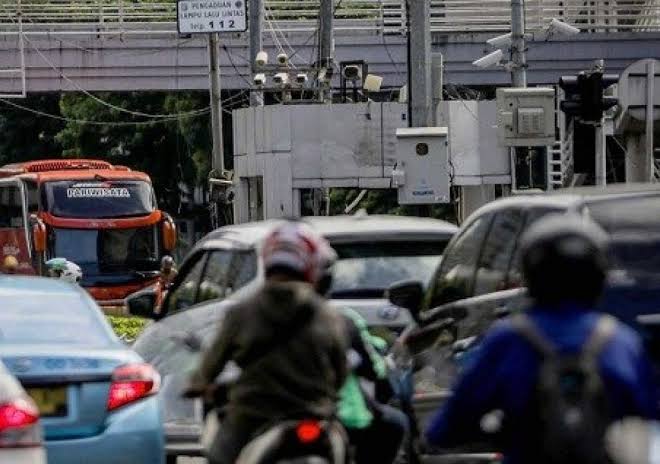 e-TLE di Jakarta Bisa Rekam Kecepatan Maksimum, Naik Motor Bertiga dan Tak Pakai Helm