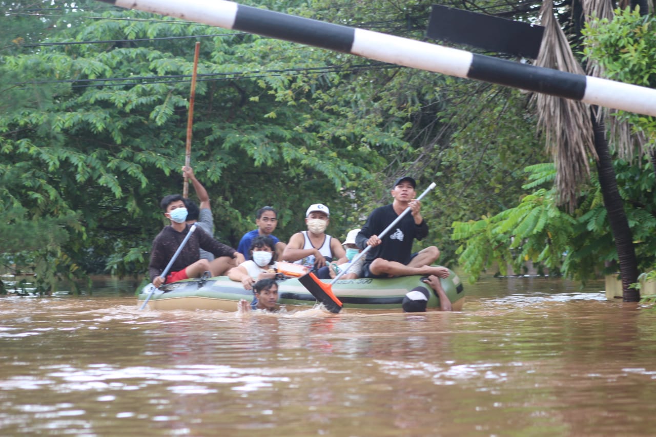 Tinggi Banjir di Perumahan Bumi Nasio Indah Capai 2,5 Meter