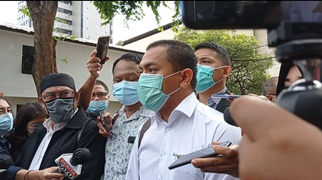 Gambar Putis-putus, Sidang Perdana Rizieq Shihab Ditunda