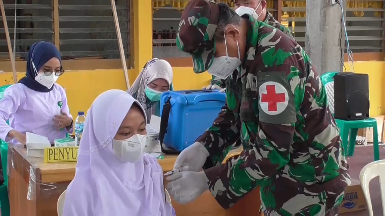 Karyawan Ekspedisi di Kota Gorontalo Ikut Vaksinasi Covid-19 