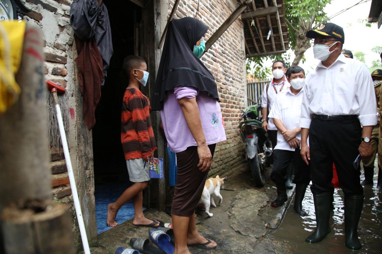 Menko PMK Temukan Masalah Penyaluran Bansos di Desa Teluk Naga