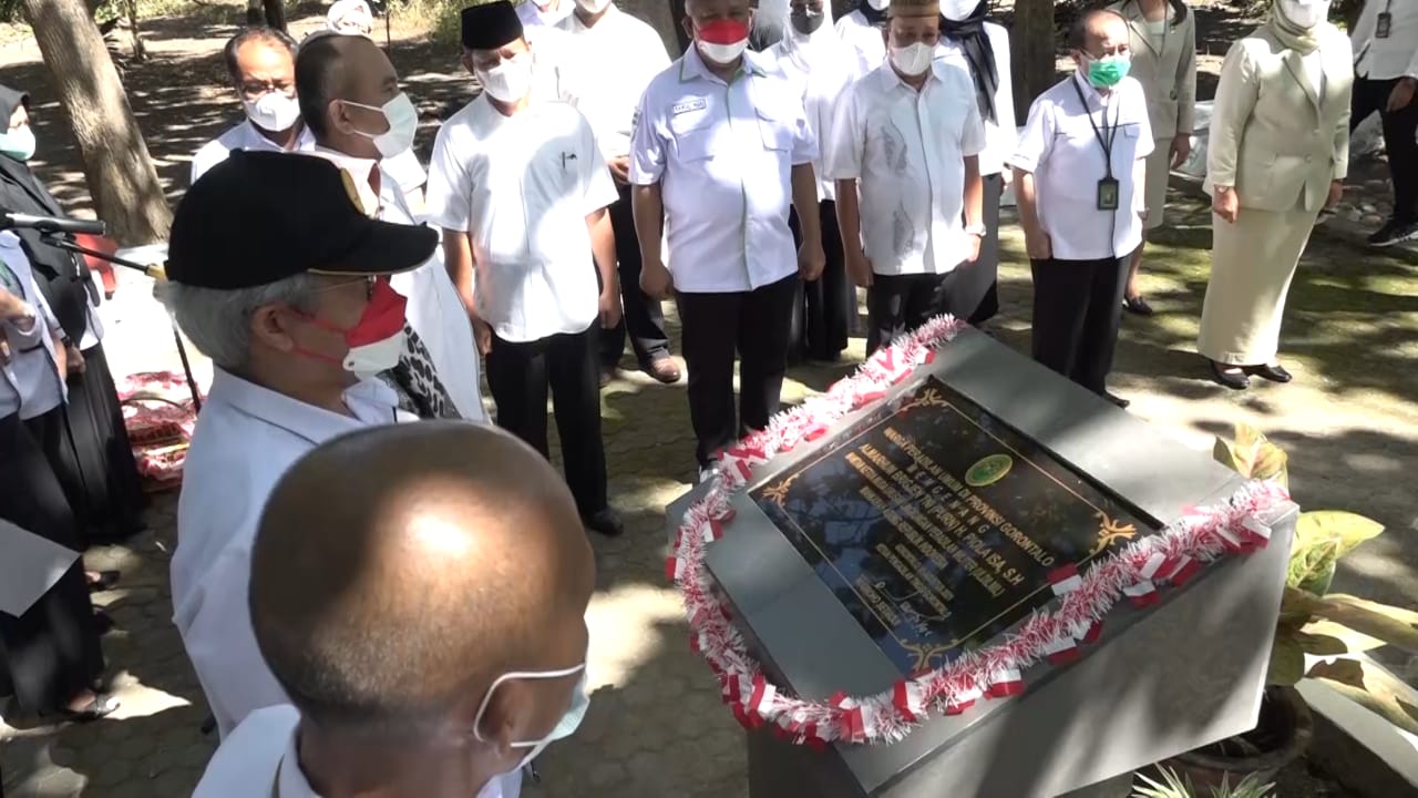Tabur Bunga Mengenang Brigjen TNI Purnawirawan Piola Isa