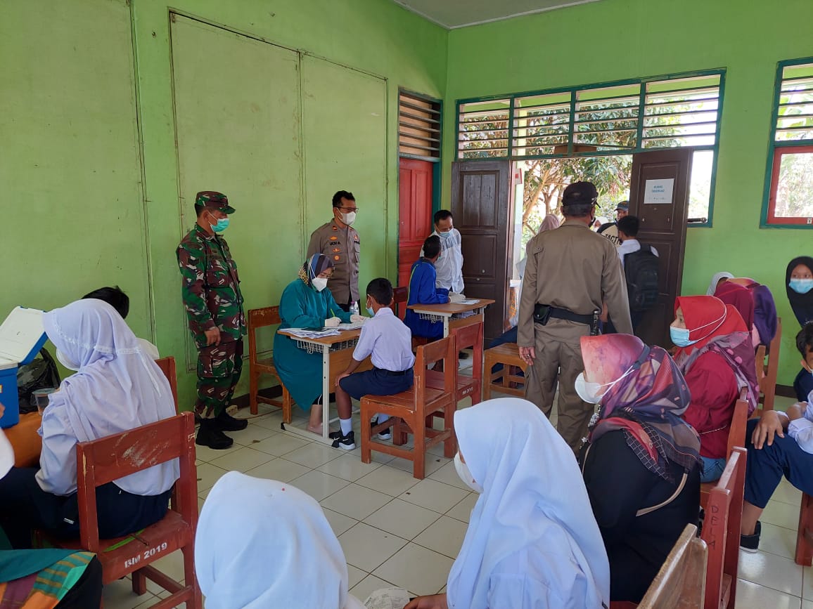 Vaksin Dosis Pertama Pelajar di Puskesmas Rawat Inap Cibugel Sumedang
