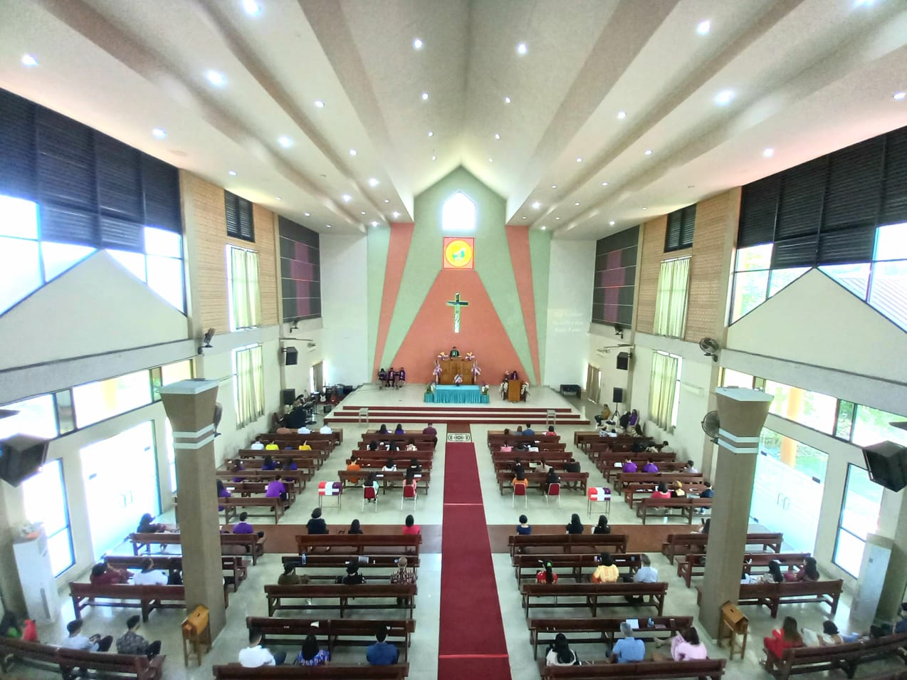 Kartu Vaksin Harus Ditunjukkan Pada Sebagian Gereja Saat Ibadah di Kota Pontianak