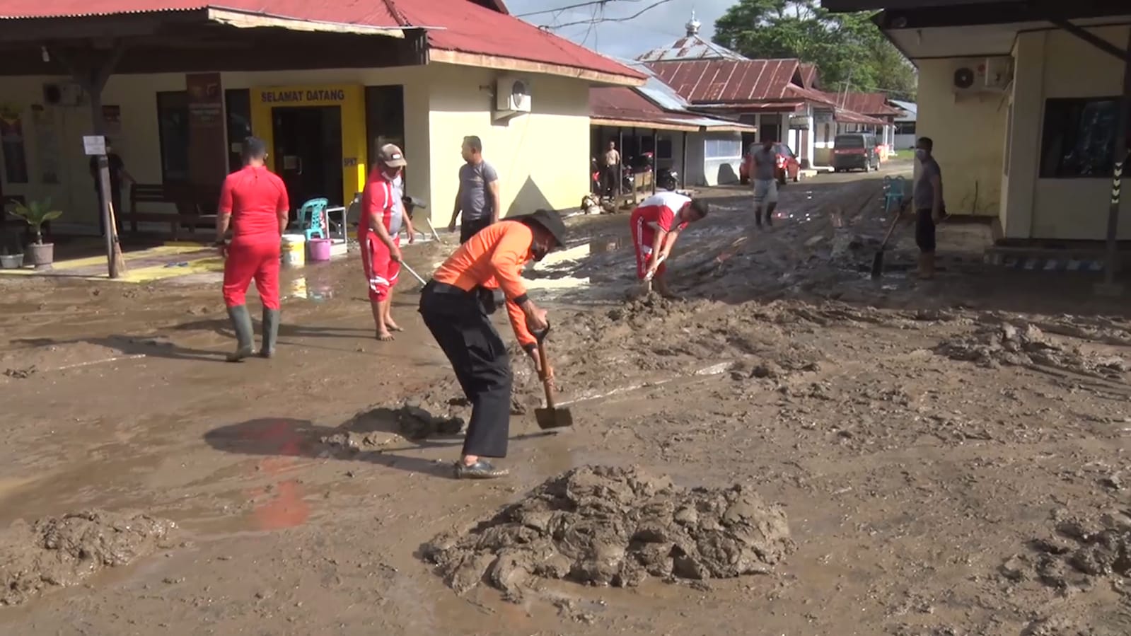 Polres Gorontalo Terendam Lumpur Banjir