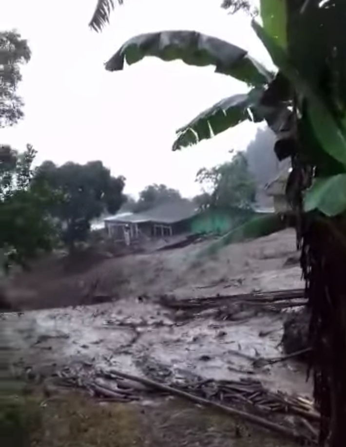 Gunung Mas Bogor Diterjang Banjir Bandang