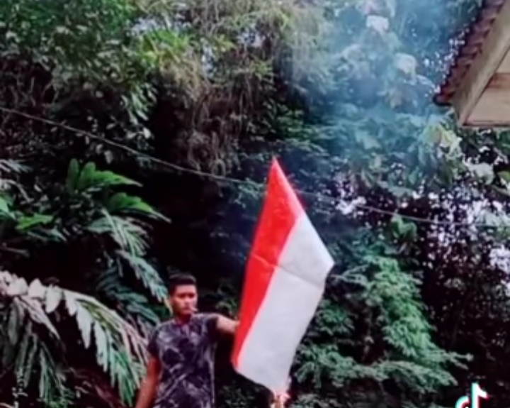 Polri Usut Pembakar Bendera Merah Putih Lokasinya Lagi Ditelusuri