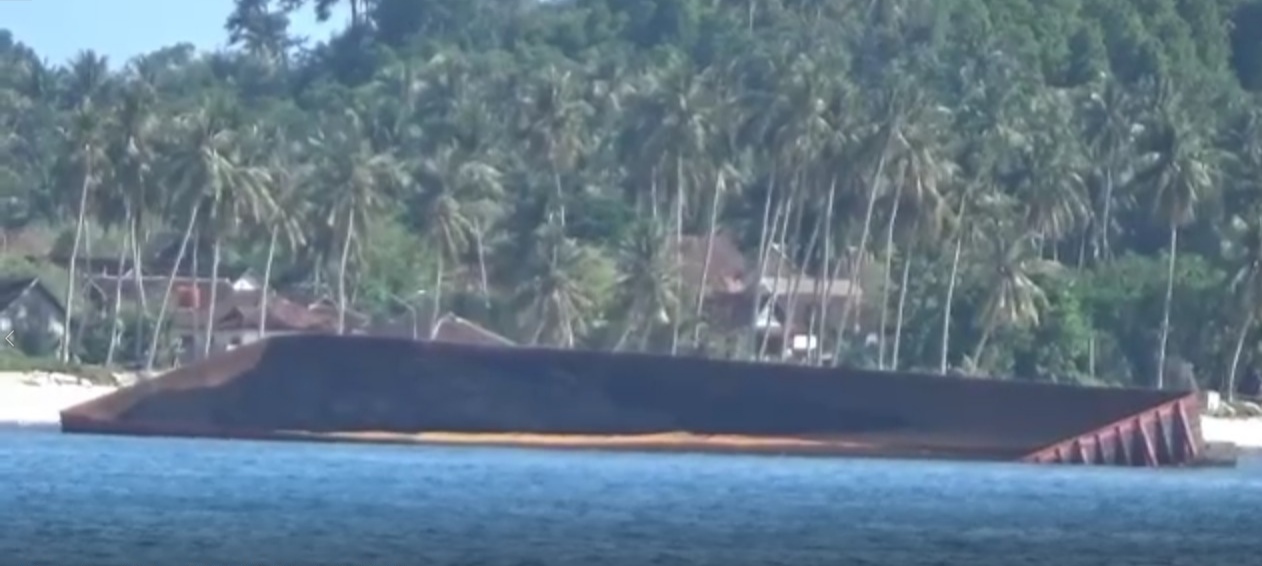 Kapal Tongkang Bermuatan 7.000 Ton Batu Bara Karam di Pulau Pisang