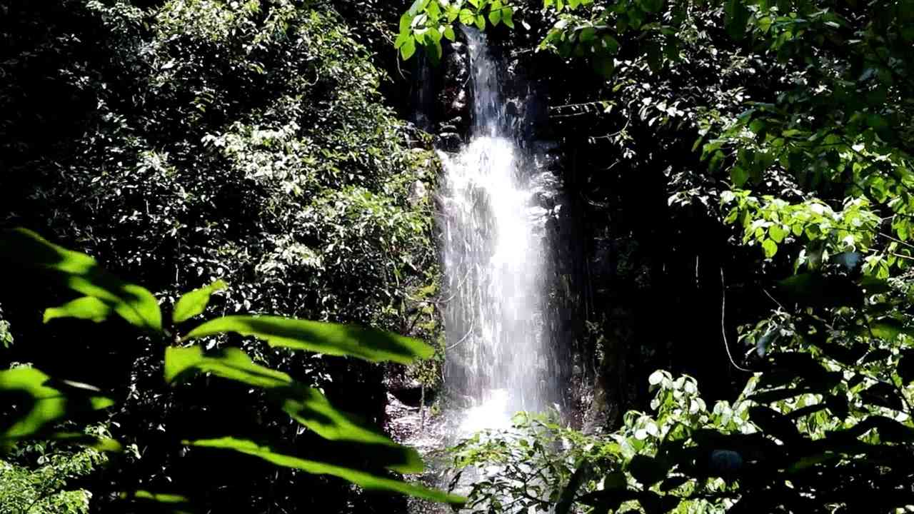 Pesona Air Terjun Bidadari Menangis