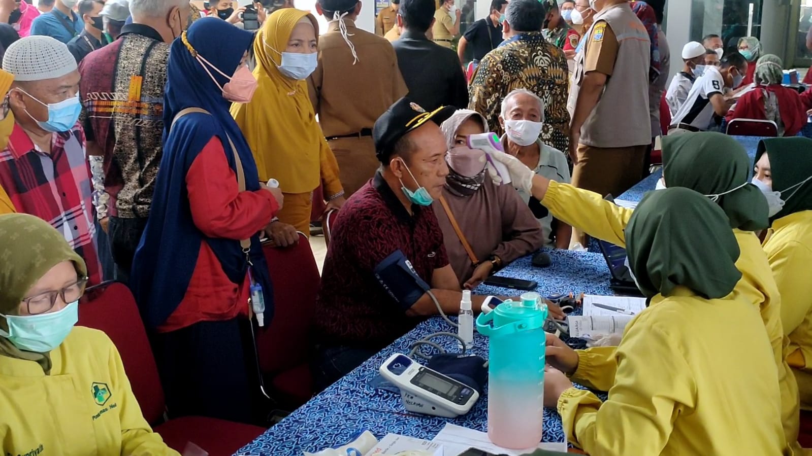 Vaksinasi Booster di Kota Cirebon Resmi Disuntikan ke Masyarakat Prioritas Lansia dan Pelayan Publik