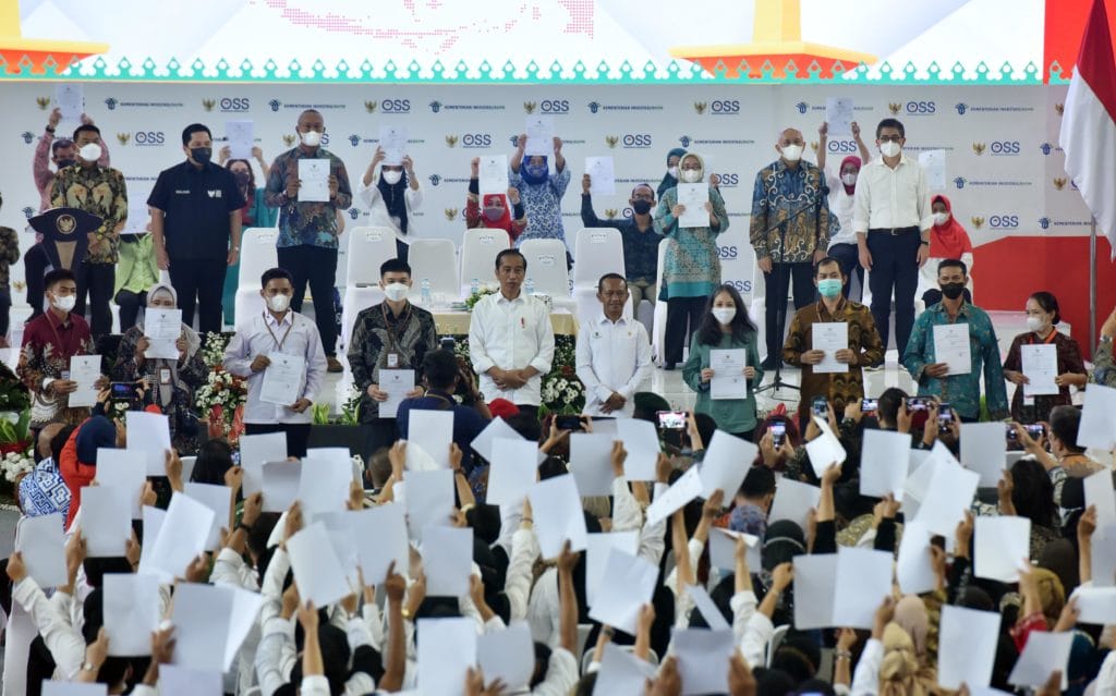 Serahkan NIB, Presiden Jokowi Gembira NIB Meningkat Signifikan