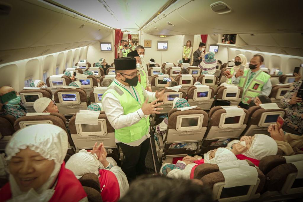 Indonesia Berangkatkan 2.776 Jemaah Kloter Pertama Haji 2022