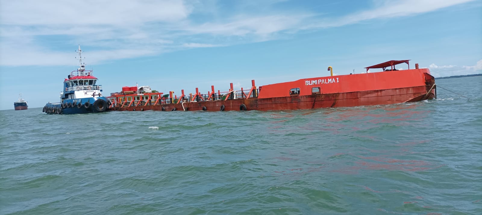 Lanal Balikpapan Kawal Perjalanan Kapal Pengangkut CPO ke Kota Baru
