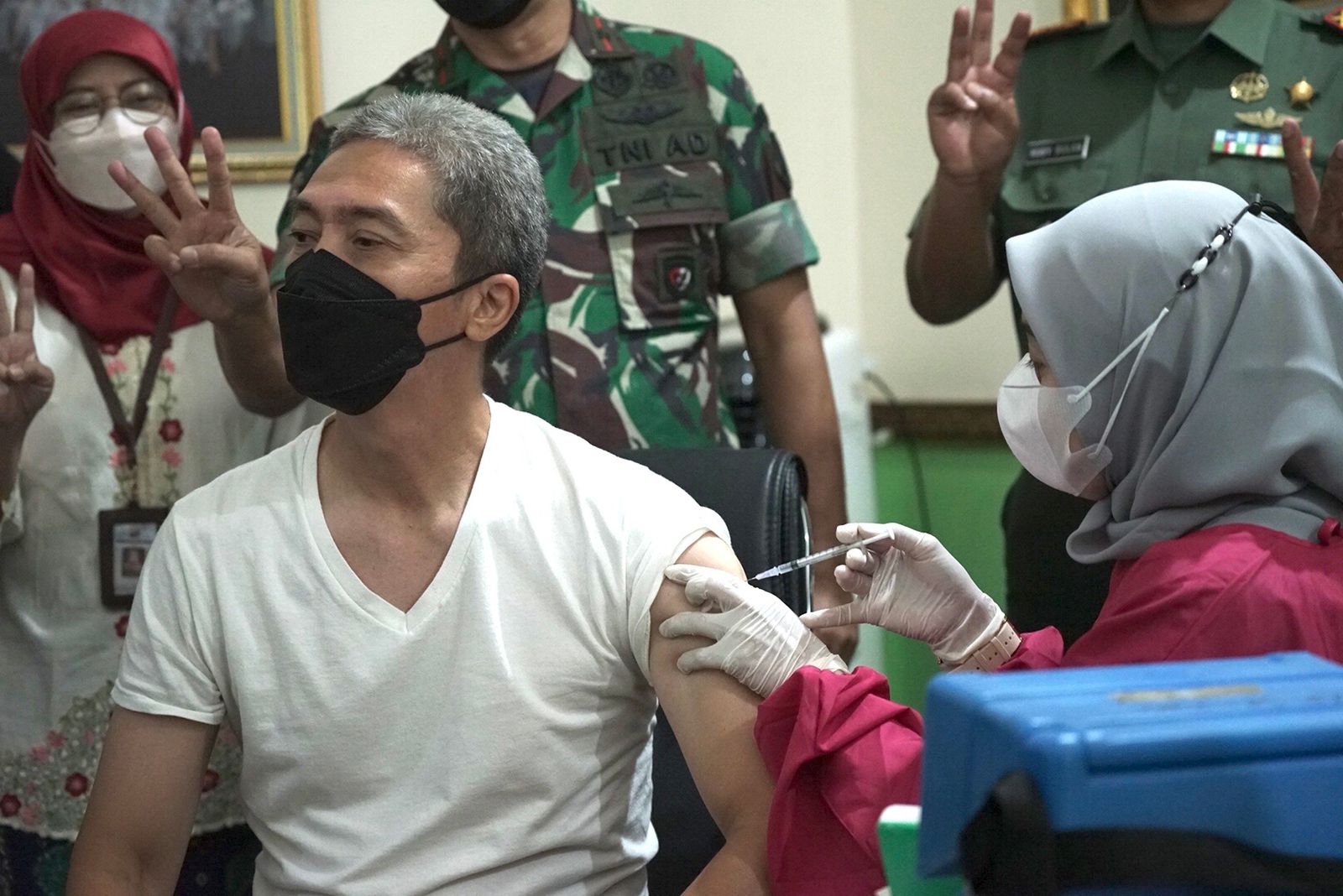 Kick Off Vaksinasi Booster Bagi Lansia dan Pelayanan Publik di Kota Bogor