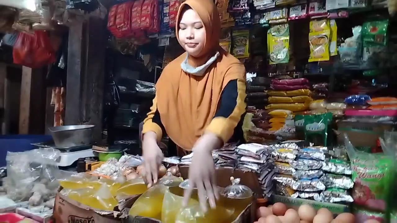 HET Rp.14.000, Pedagang Minyak Goreng di Pasar Sumedang Malah Sepi Pembeli
