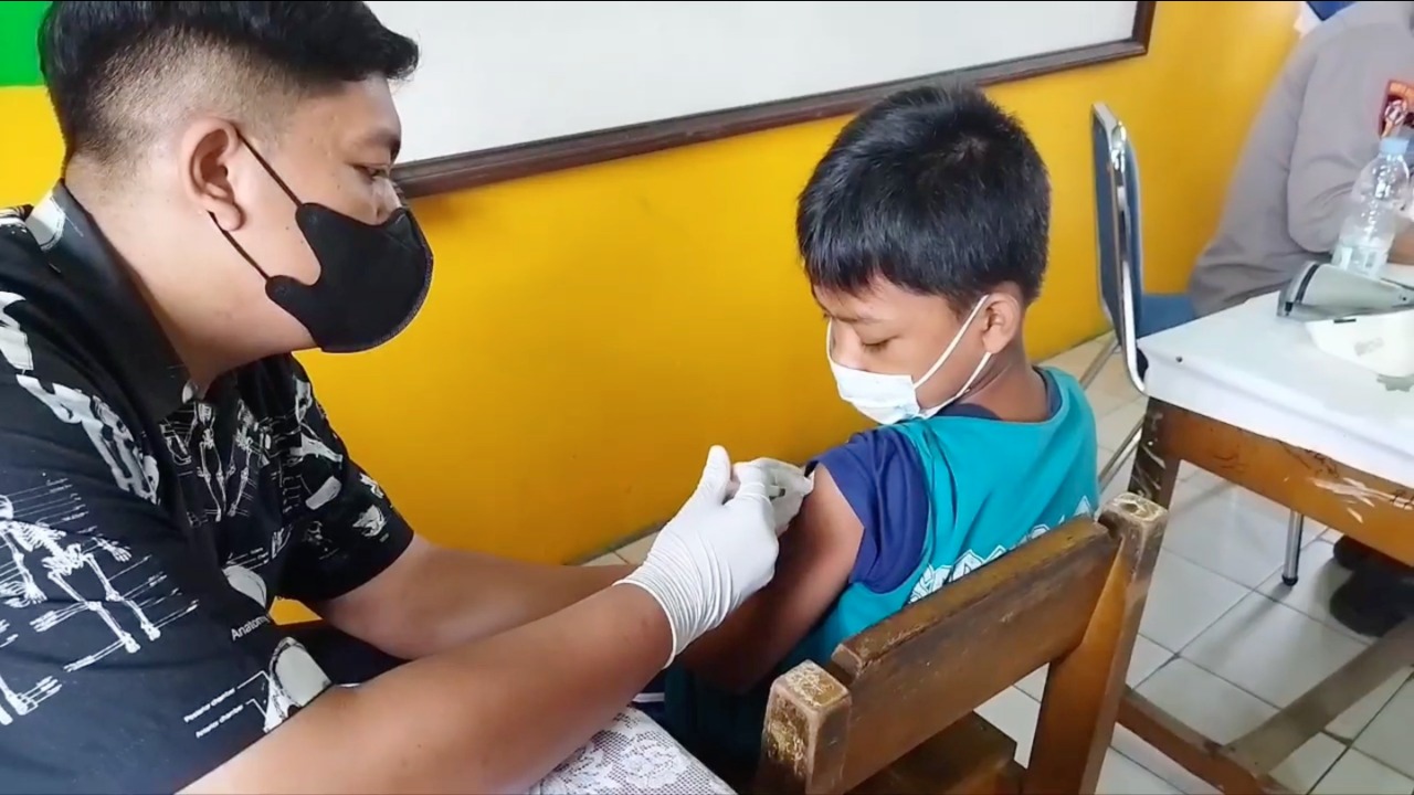 464 Siswa  SD Negeri 20 Tanjung Pandan Ikuti Vaksin Tahap Pertama