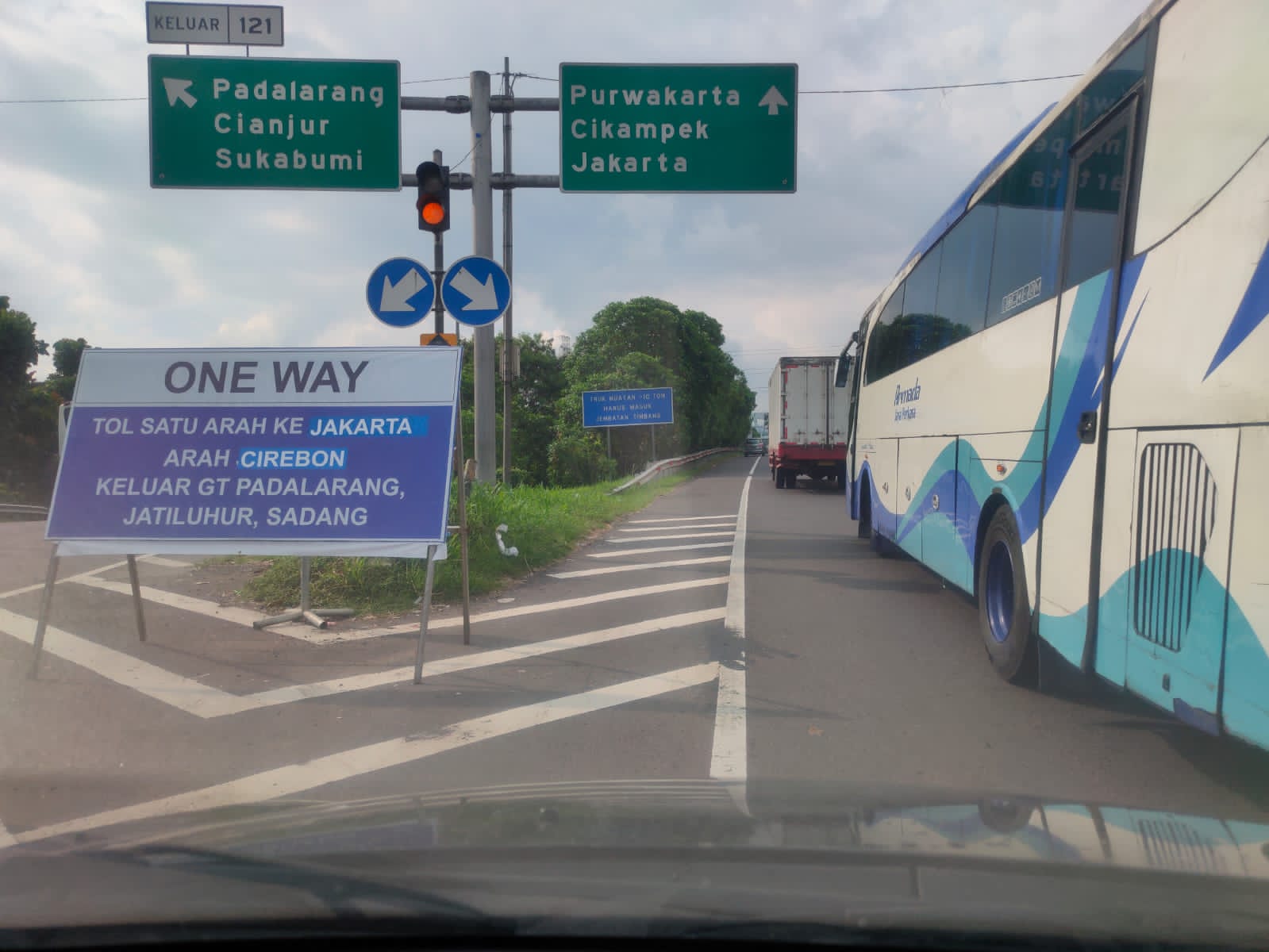 Ada One Way dan Contraflow Arah Jakarta, Berikut Alternatif Rute ke Bandung