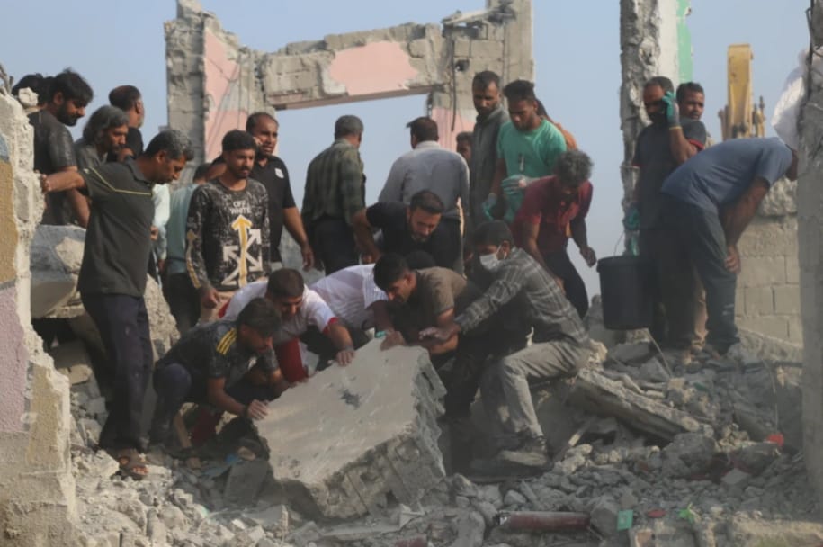 Puing-puing bangunan yang tersisa pascaserangan Israel-AS di Teheran, Iran, (Foto: BBC News)