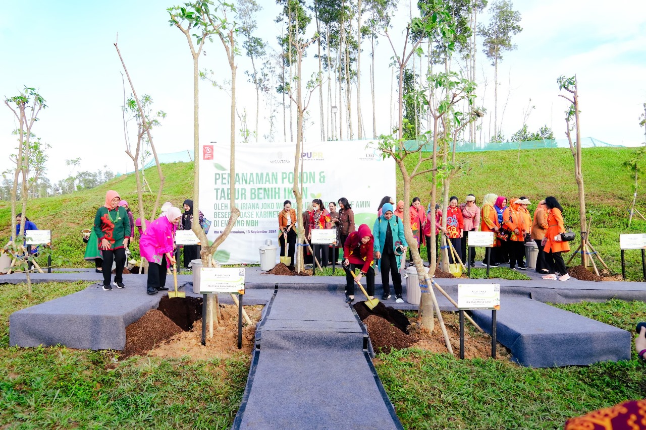 Ibu Iriana dan Tim OASE KIM Ajak Publik Peduli Lingkungan Lewat Kunjungan ke Embung MBH IKN