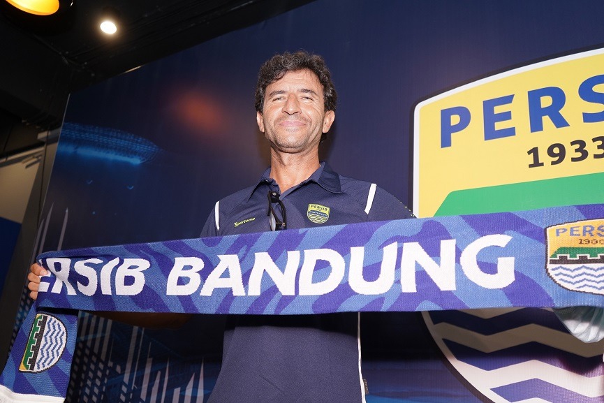 Luis Milla Merasa Terhormat Bisa Latih Persib Bandung