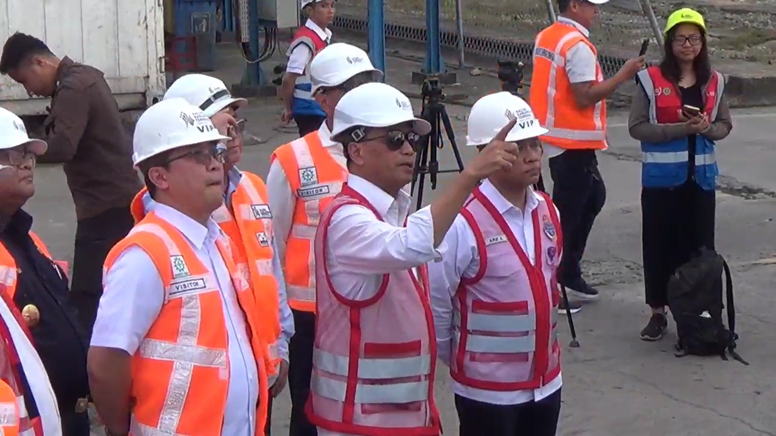 Menhub Tinjau Kedatangan Kereta ART, Kendaraan Massal Pertama di IKN