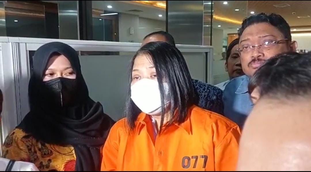 Breaking News! Mengenakan Baju Tahanan, Putri Chandrawathi: Saya Ikhlas